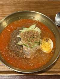 오래된 전통의 웨이팅 있는 냉면집 시장냉면