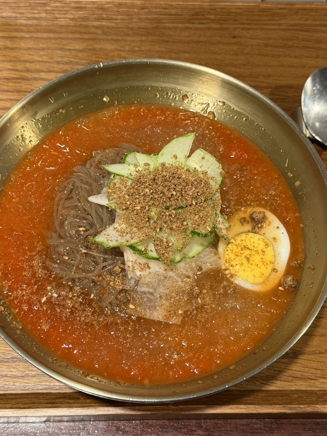 오래된 전통의 웨이팅 있는 냉면집 시장냉면