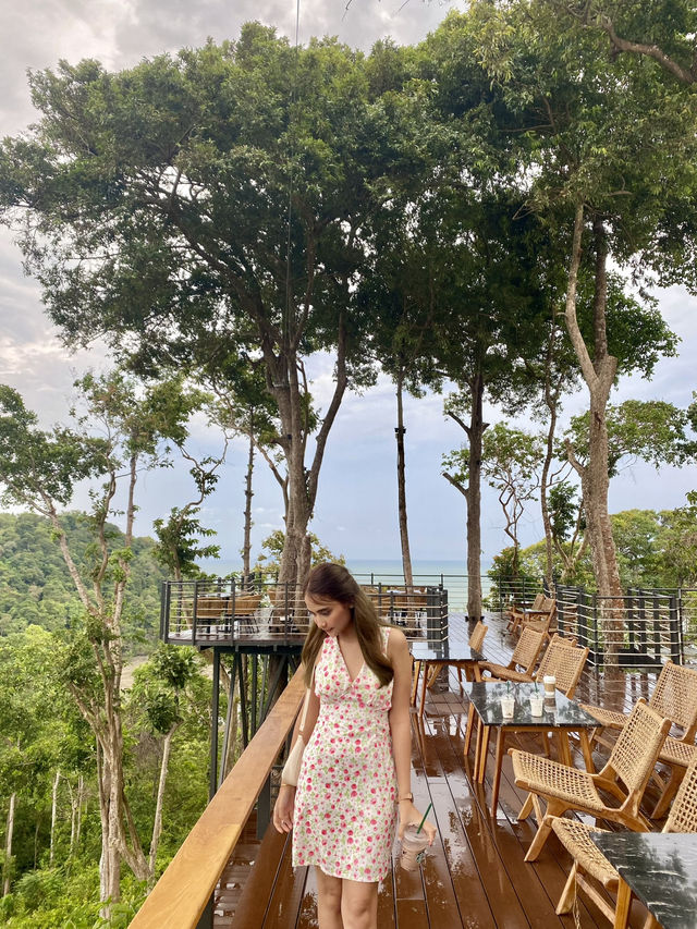  Starbucks บนเนิน วิวทะเล 200° สวยมาก! 🌊