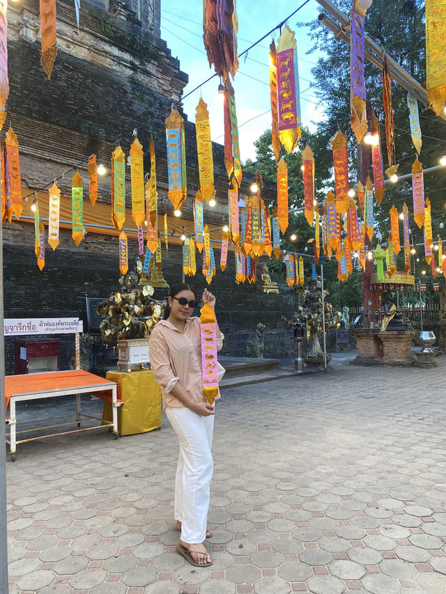 วัดโลกโมฬี จังหวัดเชียงใหม่ มูเรื่องความรักปังๆ
