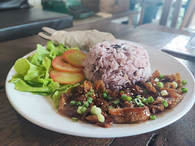 タイの小さな町で見つけた、特別なカフェ時間☕ #シンブリーカフェ