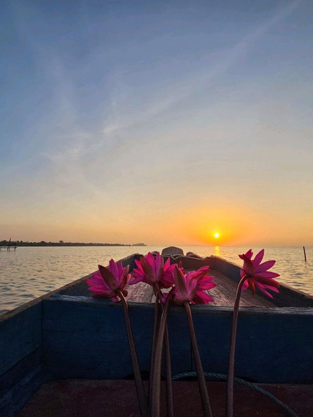 ล่องเรือทะเลน้อย