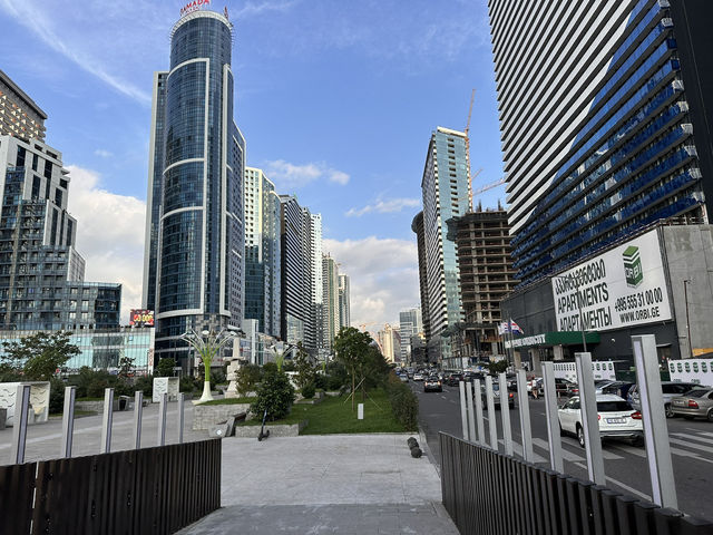 【Batumi Tower Skyline／バトゥミ・タワースカイライン｜“黒海を背にそびえる摩天の群れ”】