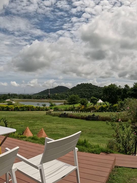 The chalet cafe' คาเฟ่กลางหุบเขา