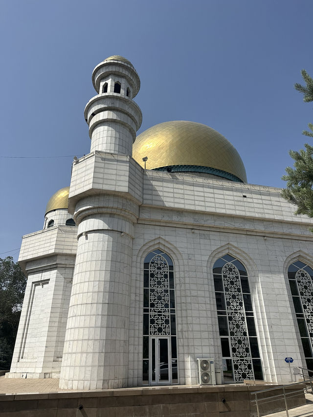 Visit the Almaty Central Mosque: A Spiritual Gem in Kazakhstan 🇰🇿🕌