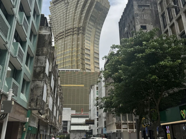 Macau: A Day of Grandeur, Freebies, and Epic City Walks! 🇲🇴✨