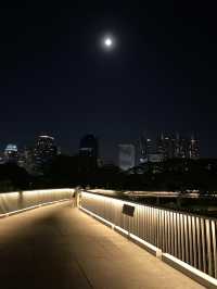 เที่ยวสวนเบญจกิติยามเย็น
