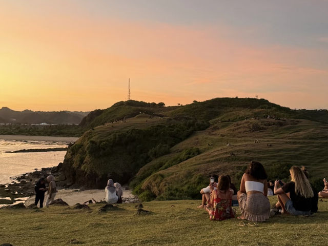 Lombok: Bukit Merese - Sunset Paradise! 🌅🏝️