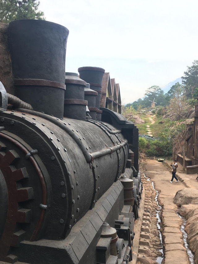 Da Lat’s Dirt Cathedral: Where Folk Madness Melts Into A Labyrinth Of Sweat- Slicked Hallucinatiosn
