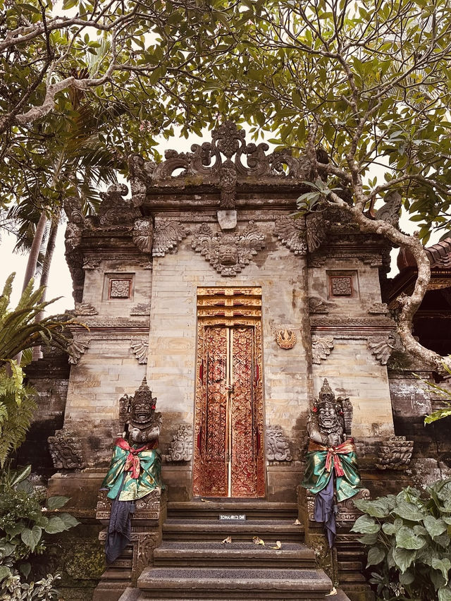 *Ubud Palace: The Heartbeat of Bali’s Royal Heritage** 👑✨   *Ubud Palace: The Heartbeat of Bali’s Royal Heritage** 👑✨