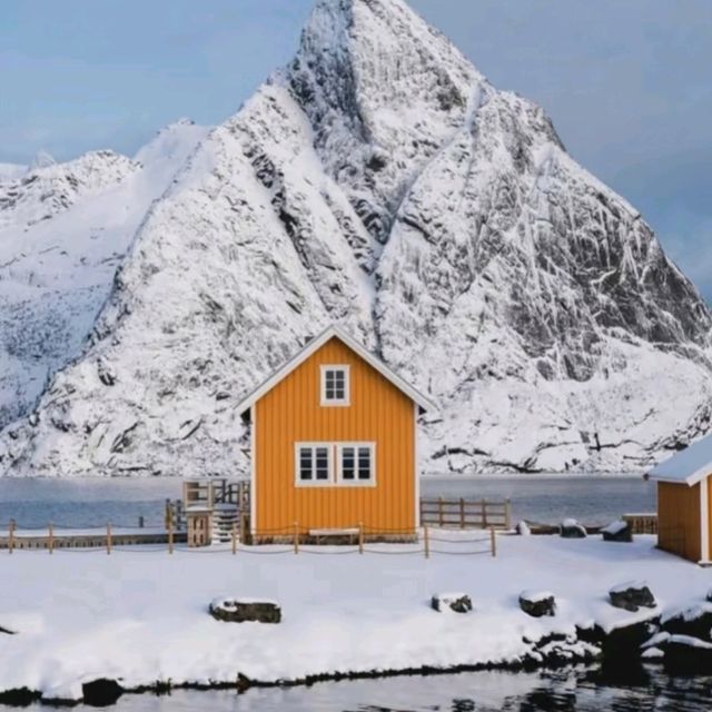 挪威羅弗敦群島的極光衝浪