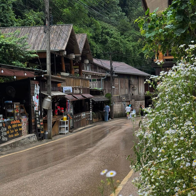 แม่กำปองในวันที่ฝนตก ชุ่มฉ่ำหัวใจสุดๆ 🌧️🍃