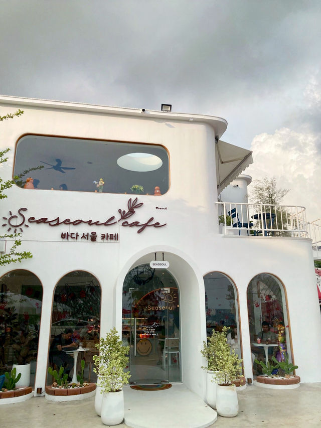 Seaseoul cafe คาเฟ่สไตล์เกาหลีริมหาดแสงจันทร์ 🥤✨