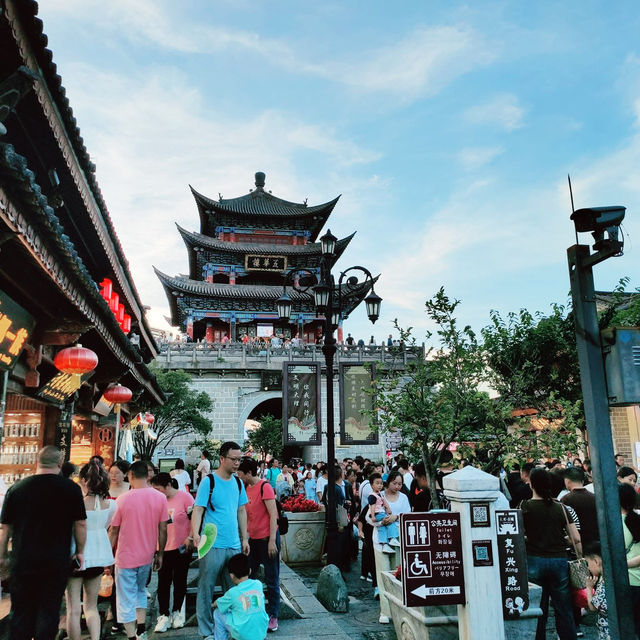 Serenity and Charm at Erhai Lake & Dali Ancient Town Serenity and Charm at Erhai Lake & Dali Ancient Town