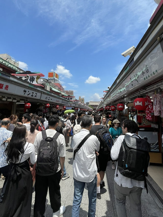 ไปไหว้พระที่วัด Sensoji Asakusa กันค่ะ 🙏🏻🇯🇵