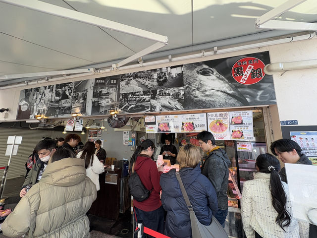 🌆 東京市區一日遊：銀座購物與築地海鮮的經典味蕾之旅！🛍️🍣