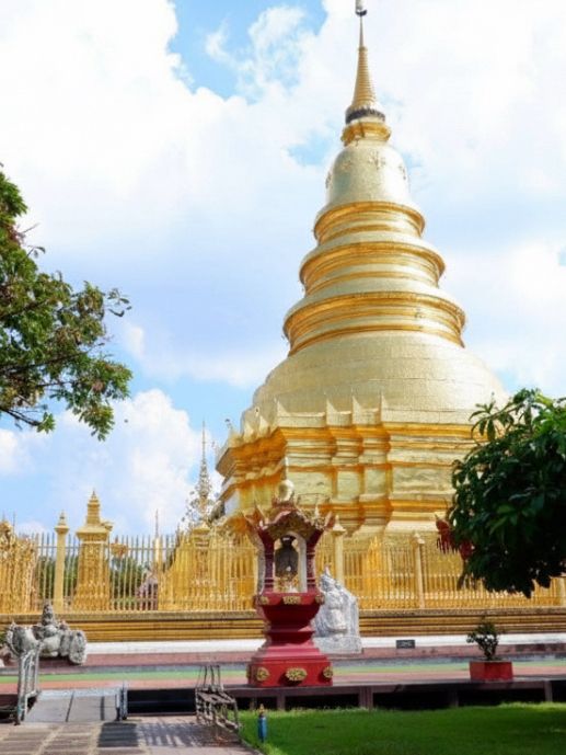 วัดพระธาตุหริภุญชัย ลำพูน เสน่ห์เมืองเก่าที่ต้องมา