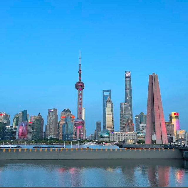 เดินเล่นริมแม่น้ำหรูหรา – สัมผัสเสน่ห์ The Bund 