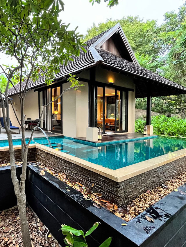 Pool Villa สุดหรู บนชายหาดที่สวยที่สุดบนเกาะสมุย