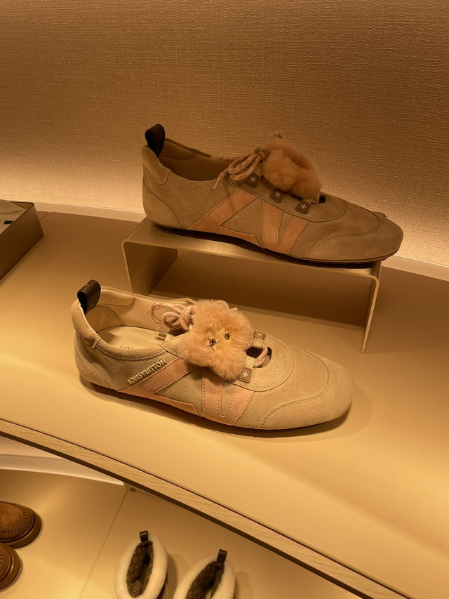 루이비통의 신상 제품을 가장 먼저 만나보세요. (With 루이호 팝업) 루이비통의 신상 제품을 가장 먼저 만나보세요. (With 루이호 팝업)