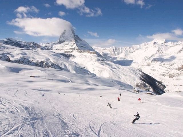 Skiing Beneath the Matterhorn: The Ultimate Zermatt Guide 🇨🇭⛷️