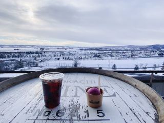 Ikeda Town, Hokkaido | Wine Research Institute: Worth a visit even if you don't drink! Rich grape ice cream hidden in a "castle" amidst stunning snowscapes 🍷🍦
