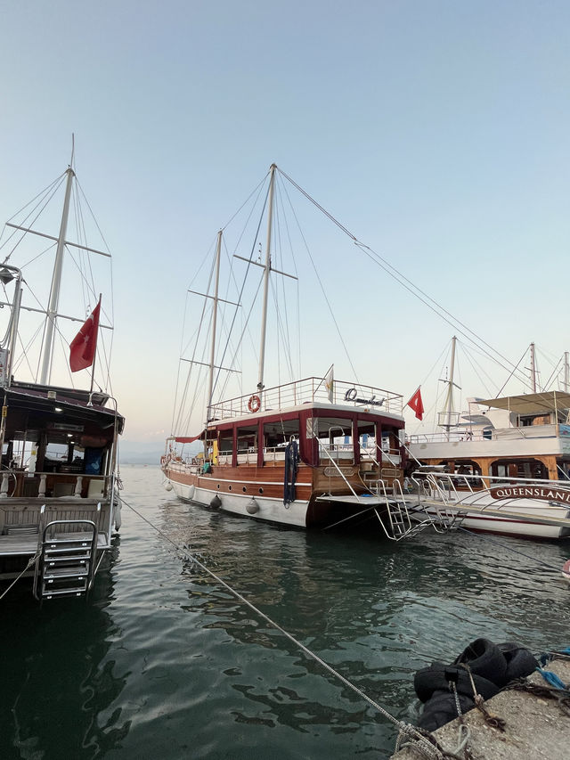 Brisk walks near the waters of Fethiye 😍