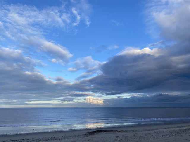 Tranquil Beauty on Norfolk's Coast 🏖️🌊