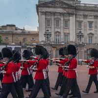 Buckingham Palace Royal guards 🏰