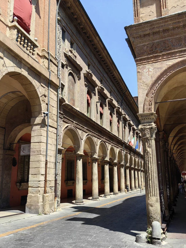 Bologna arhitecture is something else 🇮🇹