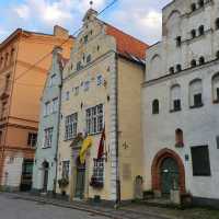 Springtime Charm in Riga – Blossoms, Architecture, and River Breezes