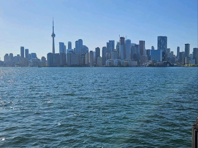Toronto in 3 Days: From Urban Vibes to Island Sunsets and Historic Castles