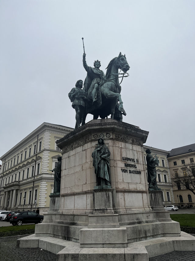München: Where History Meets Gemütlichkeit 🇩🇪✨