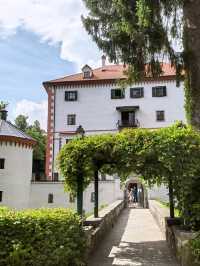 🏰✨“Timeless Elegance: My Enchanting Visit to Snežnik Castle”✨🌲