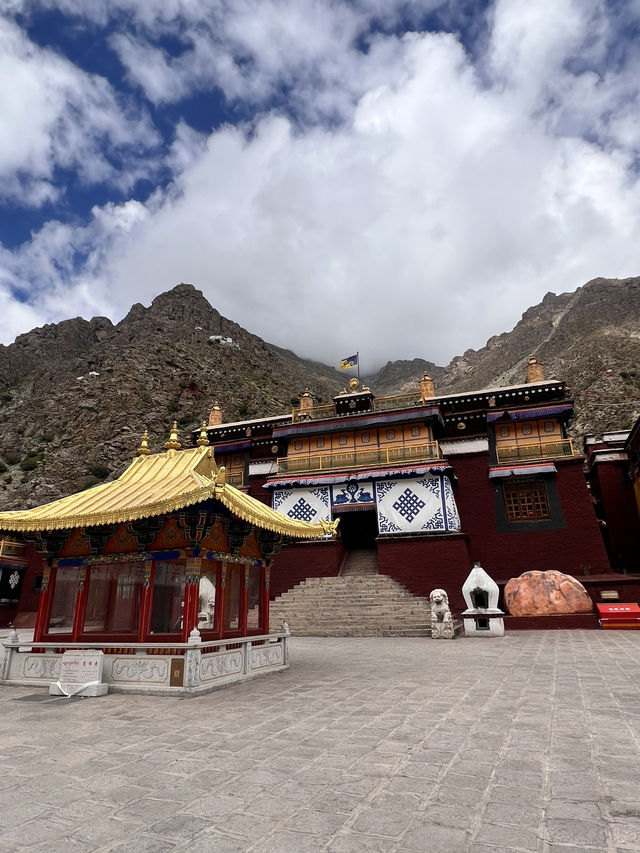 Visit Tsurphu Monastery in Tibet 🏔️🇨🇳 