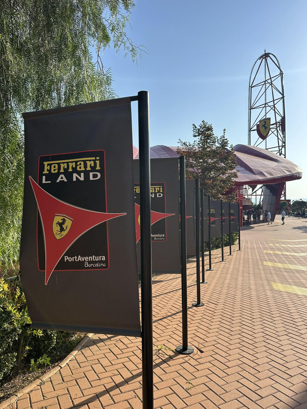 รีวิว Ferrari Land Park: โซนแห่งความสนุกขั้นสุดยอดของซาลู!