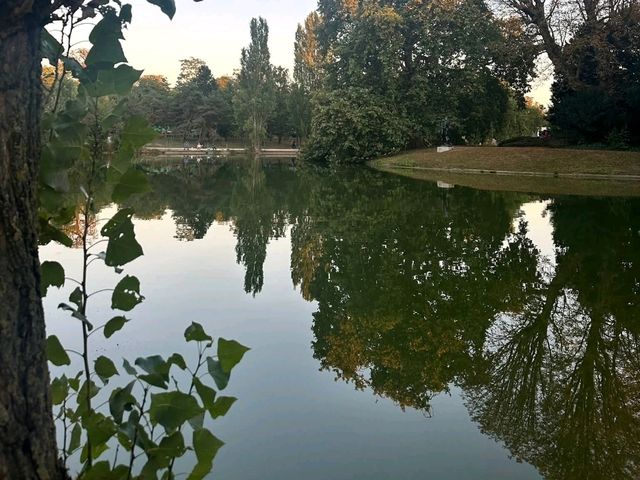 Bois de Boulogne: Must-Do Activities & Halloween Fun 🎃🌳 Bois de Boulogne: Must-Do Activities & Halloween Fun 🎃🌳