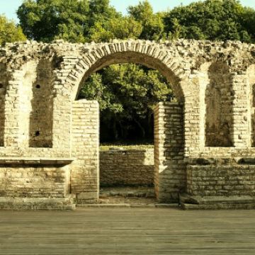 探索薩蘭達的古代遺跡 