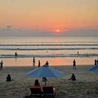 🇮🇩 Бали: пляж Кута - отличное место для серфинга.