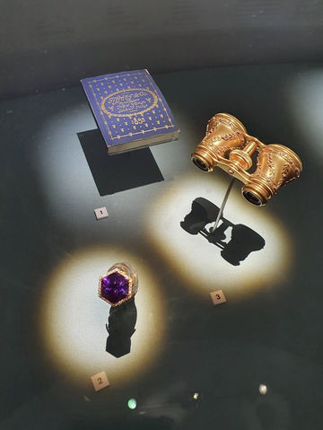 ✨ Saatchi Gallery – A Journey Through Modern Creativity 🎨✨ ✨ Saatchi Gallery – A Journey Through Modern Creativity 🎨✨