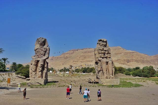 【Travel around the 🌍 world】Egypt🇪🇬. The Colossi of Memnon.