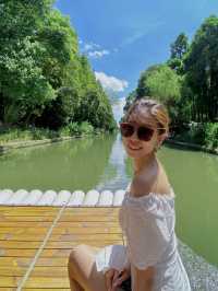 Travel from Shanghai to southern Jiangnan 🍃 and drift into the greenery of spring on a bamboo raft.