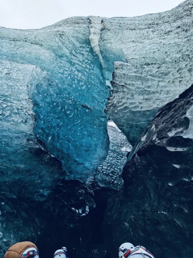 ถ้ำน้ำแข็งสีฟ้าในไอซ์แลนด์