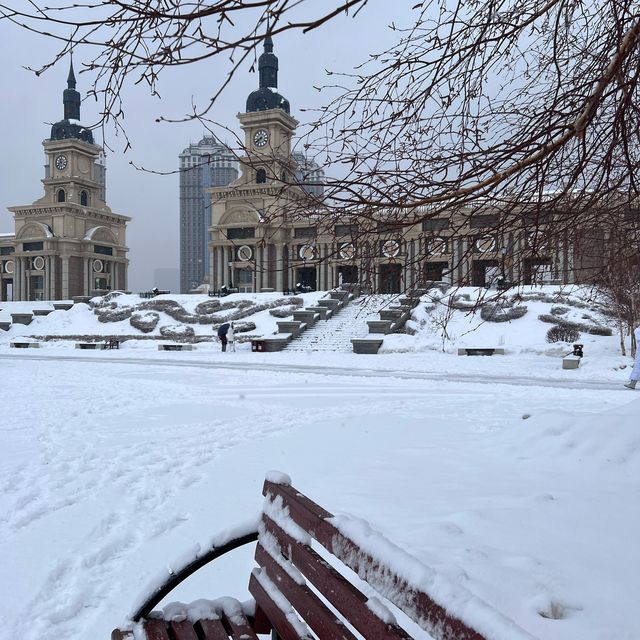 哈爾濱冰雪景點：音樂長廊雪人、聖索菲亞大教堂、中央大街，不冷哈哈！