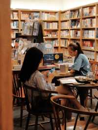 太浪漫把秋意搬進書店因為它愛上這座城