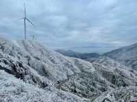 在雲冰山看霧凇