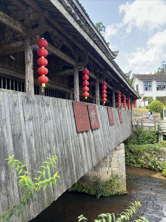 三層樓的風雨橋