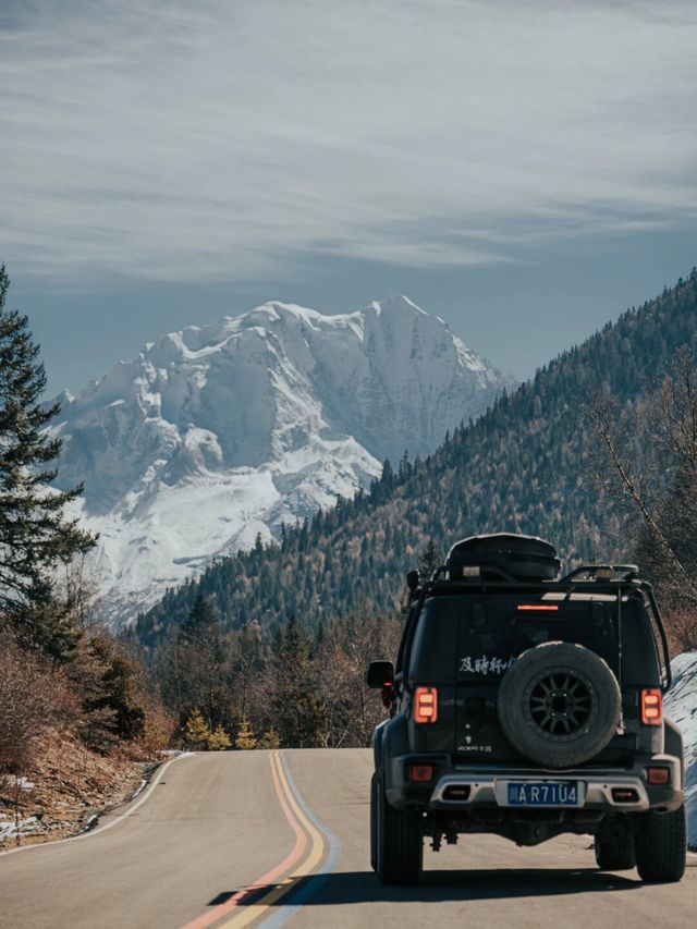 駕駛的自由感，將車開到雪山腳下