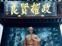 陋室，位於安徽省馬鞍山市和縣曆陽鎮陋室東街，是唐朝長慶四年（公元824年）詩人劉禹錫任和州刺史時所建