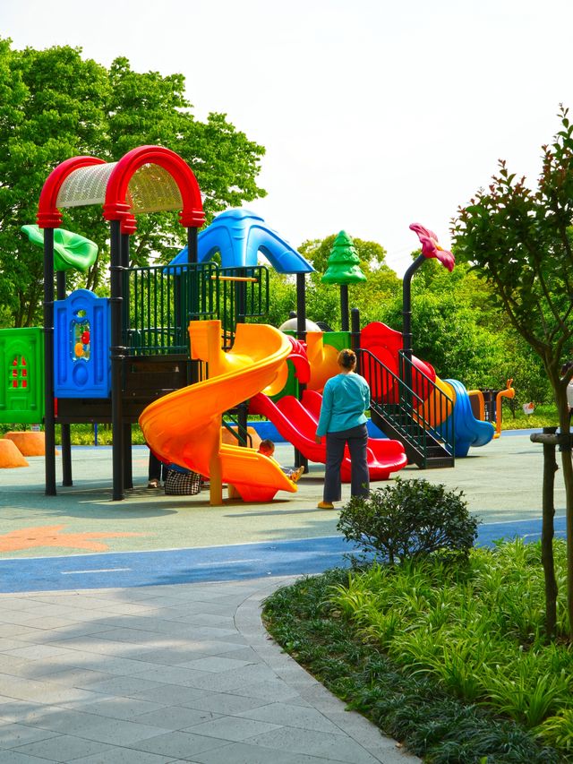 小眾偏僻的華夏公園也有優勢，人少景靚，還有座“浦東獐園”